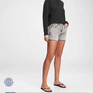GAP High Rise Cheeky Denim Shorts Women’s Grey Acid Wash Size 33/16 Tall Button